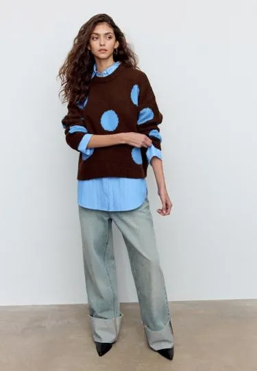 Вязаный свитер в горошек