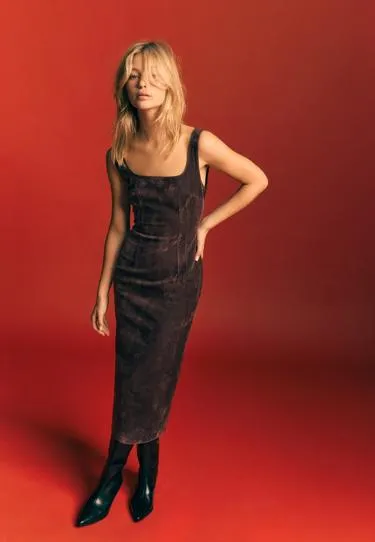 Облегающее бархатное платье миди- Заказать в России