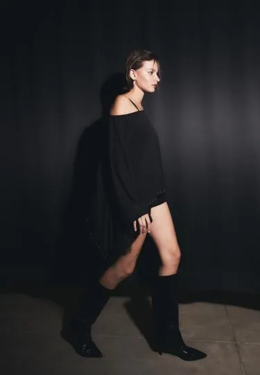 Кейп из ткани купро с заклепками