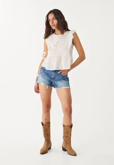 Топ с вышивкой и оборками