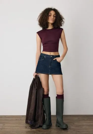 Базовая приталенная укороченная футболка- Заказать в России