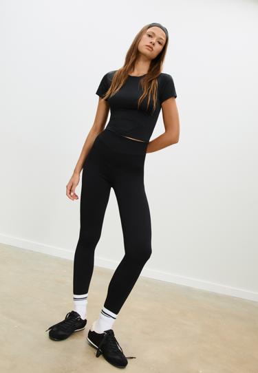 Stradivarius Базовая футболка из полиамида купить с доставкой.