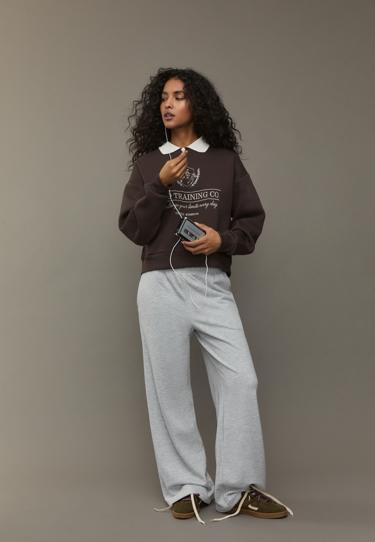 Stradivarius Вышитая толстовка с воротником поло