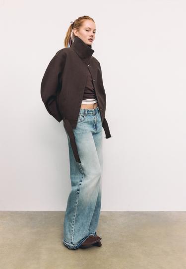 Объемная куртка-бомбер из мягкой ткани