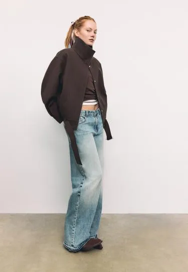 Объемная куртка-бомбер из мягкой ткани- Заказать в России