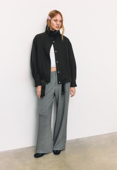 Объемная куртка-бомбер из мягкой ткани- Заказать в России