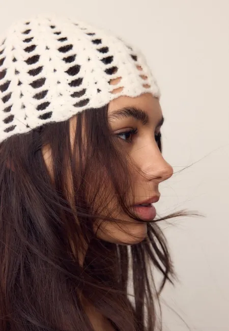 Каскетка из кружева кроше с пайетками- Заказать в России