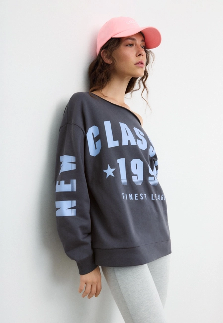 Толстовка с вырезом-лодочкой и принтом- Заказать в России