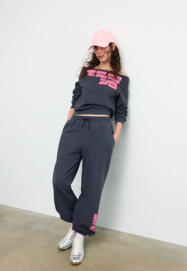 Stradivarius Широкие брюки-джоггеры с принтом