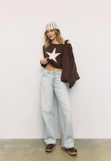 Асимметричный вязаный свитер со звездой