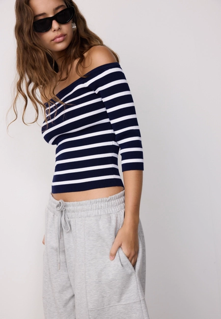 Трикотажный свитер в полоску облегающего кроя- Заказать в России