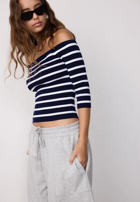Трикотажный свитер в полоску облегающего кроя
