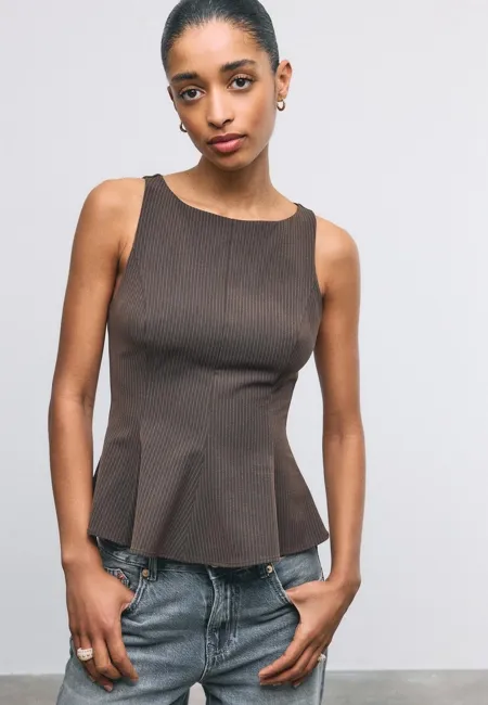 Топ без рукавов с баской