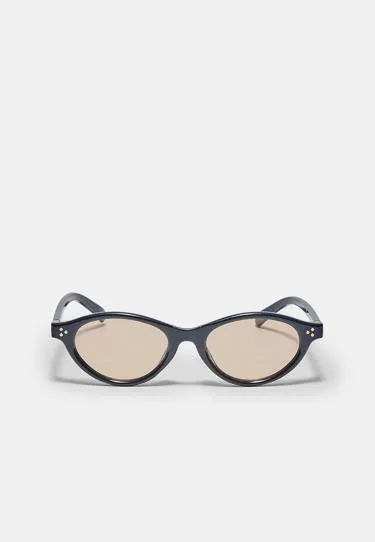 Маленькие овальные очки в пластиковой оправе