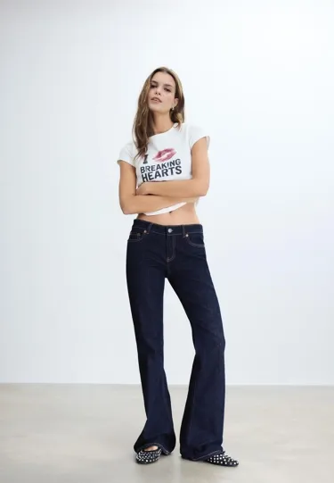 Футболка с позиционным принтом- Заказать в России