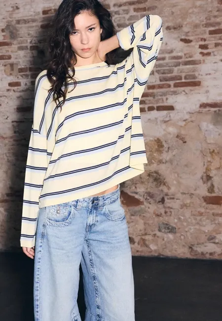 Тонкий трикотажный свитер в полоску- Заказать в России