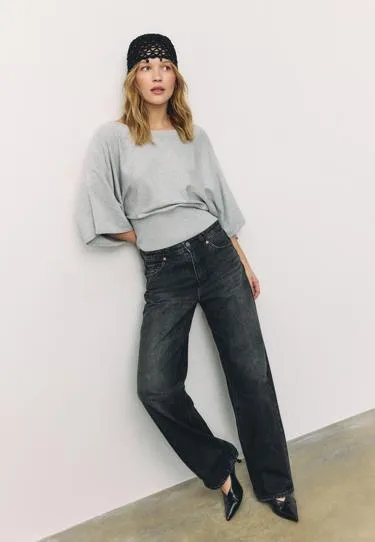 Вязаный свитер с широкими рукавами