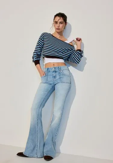 Джинсы с низкой посадкой и простроченными карманами