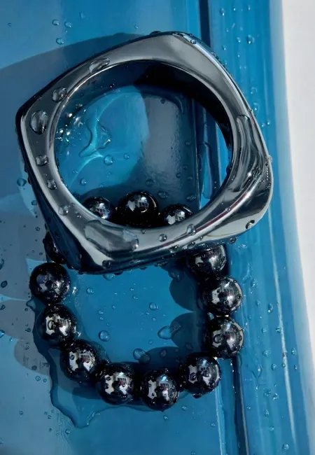 Набор из 2 браслетов: с бусинами и жесткий