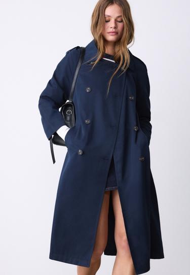 Stradivarius Длинный струящийся тренч купить с доставкой.