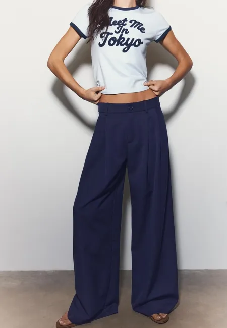 Классические брюки широкого кроя с защипами