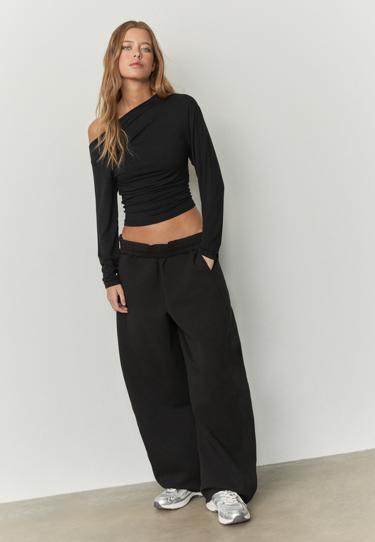 Stradivarius Футболка с асимметричным вырезом купить с доставкой.