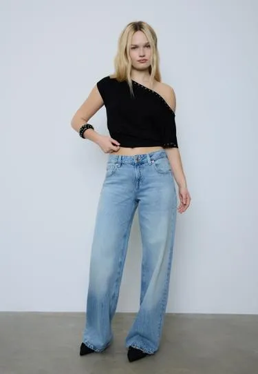 Асимметричная футболка с заклепками