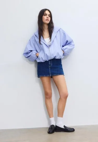 Базовая нейлоновая куртка в полоску с капюшоном