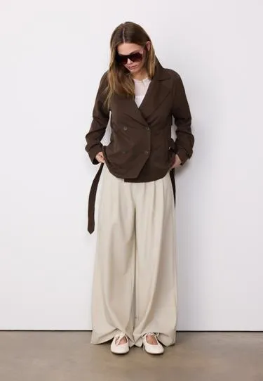 Короткий струящийся тренч с поясом- Заказать в России