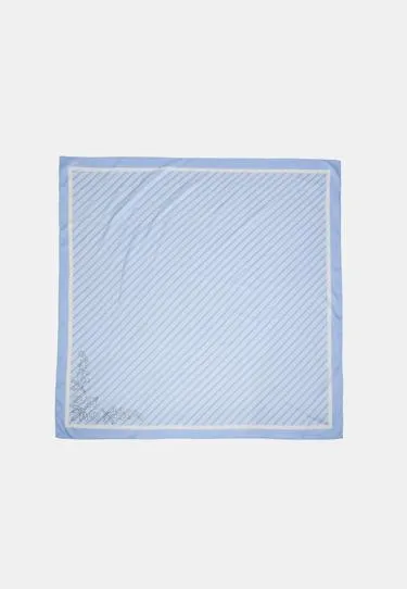 Платок в диагональную полоску с декоративными элементами