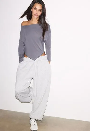 Футболка с шипами и острым подолом- Заказать в России