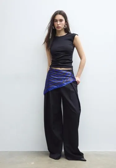 Базовая футболка облегающего кроя со сборками- Заказать в России