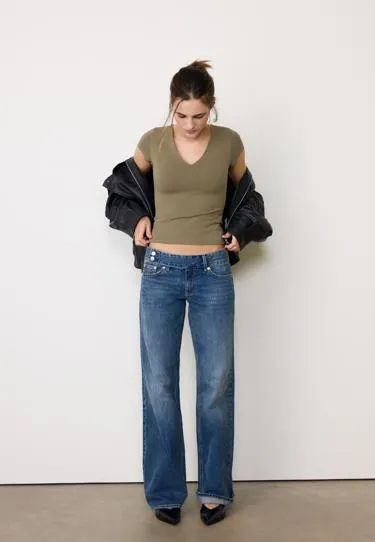 Футболка с короткими рукавами и V-образным вырезом- Заказать в России