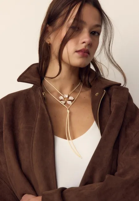 Ожерелье на шнурке с цветком- Заказать в России