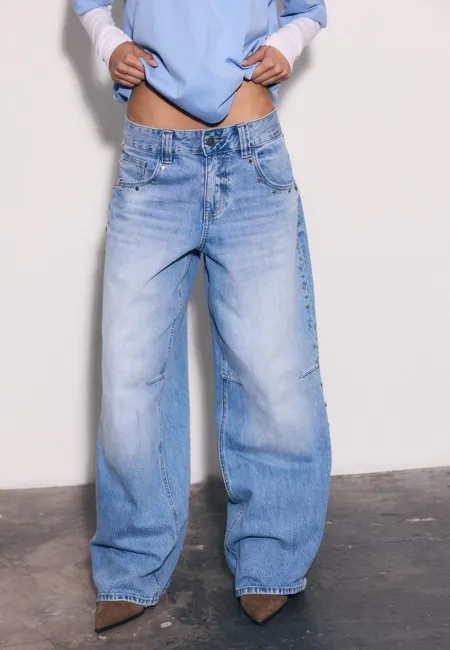 Джинсы супер свободного кроя с боковыми звездами