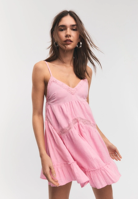 Stradivarius Короткое платье с кружевной отделкой купить с доставкой.