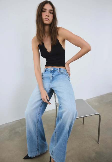 Stradivarius Топ с горловиной халтер и кружевом