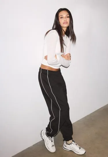 Брюки-джоггеры с кантом