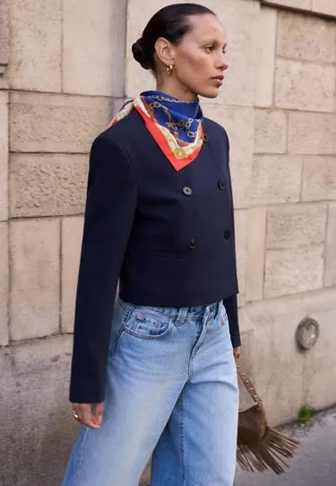 Укороченный пиджак с круглым вырезом