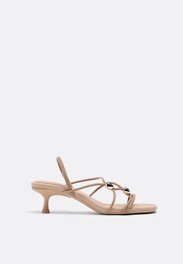 Босоножки на среднем тонком каблуке, с металлической отделкой- Заказать в России