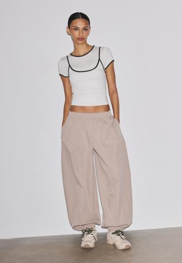 Stradivarius Футболка с контрастными деталями купить с доставкой.