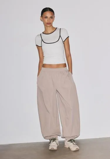 Футболка с контрастными деталями- Заказать в России