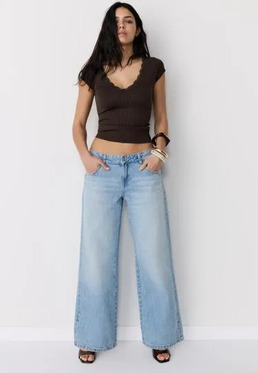 Футболка в рубчик с V-образным вырезом и кружевом- Заказать в России