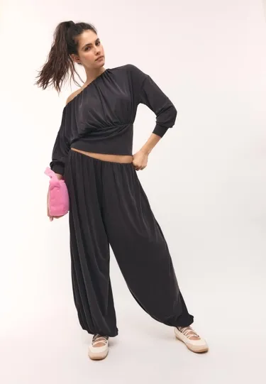 Асимметричная футболка с мягкой текстурой