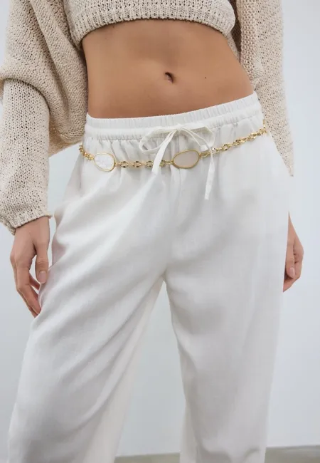 Металлический пояс с цветными камнями и цепочкой