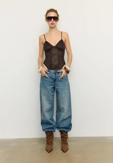 Боди на бретельках с кружевом