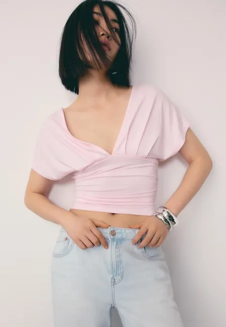 Футболка с V-образным вырезом- Заказать в России