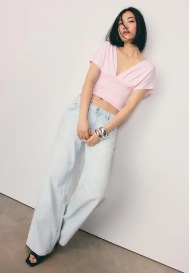 Футболка с V-образным вырезом- Заказать в России