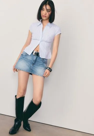 Рубашка с короткими рукавами и вырезом на груди- Заказать в России