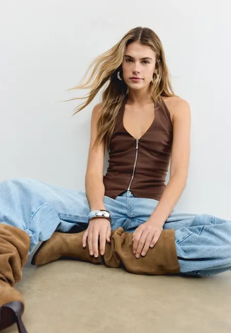 Топ из бенгалина с горловиной халтер- Заказать в России